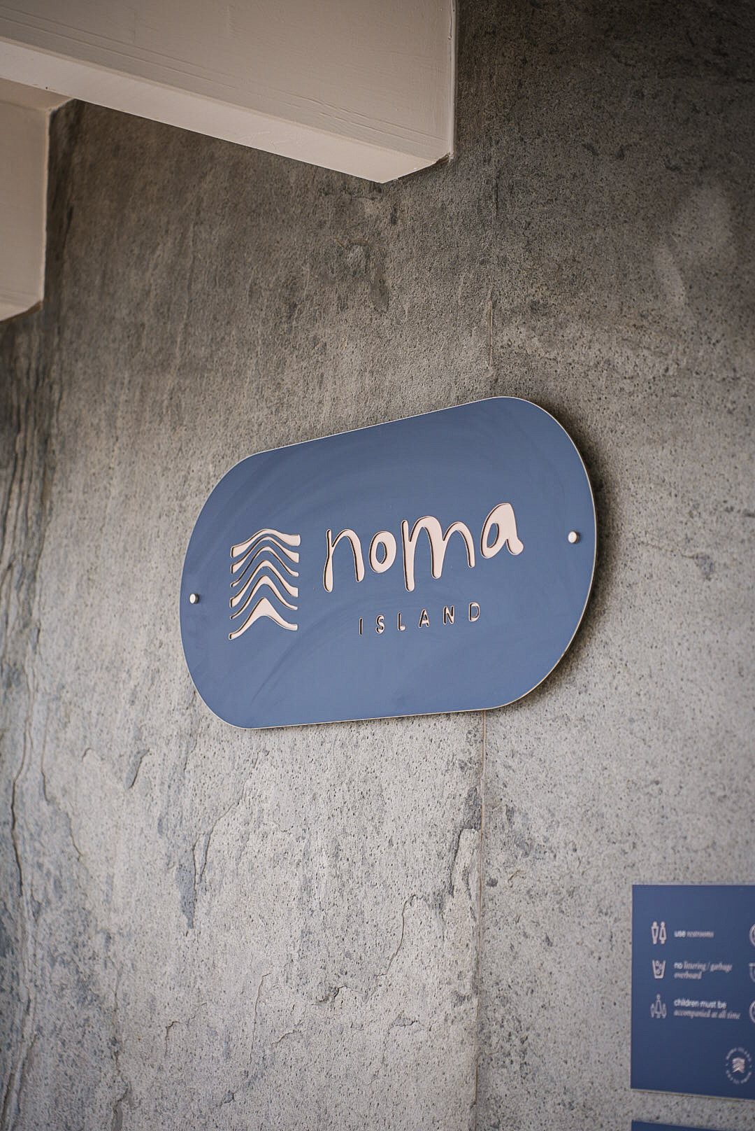 Blue Noma Island plaque on a concrete wall